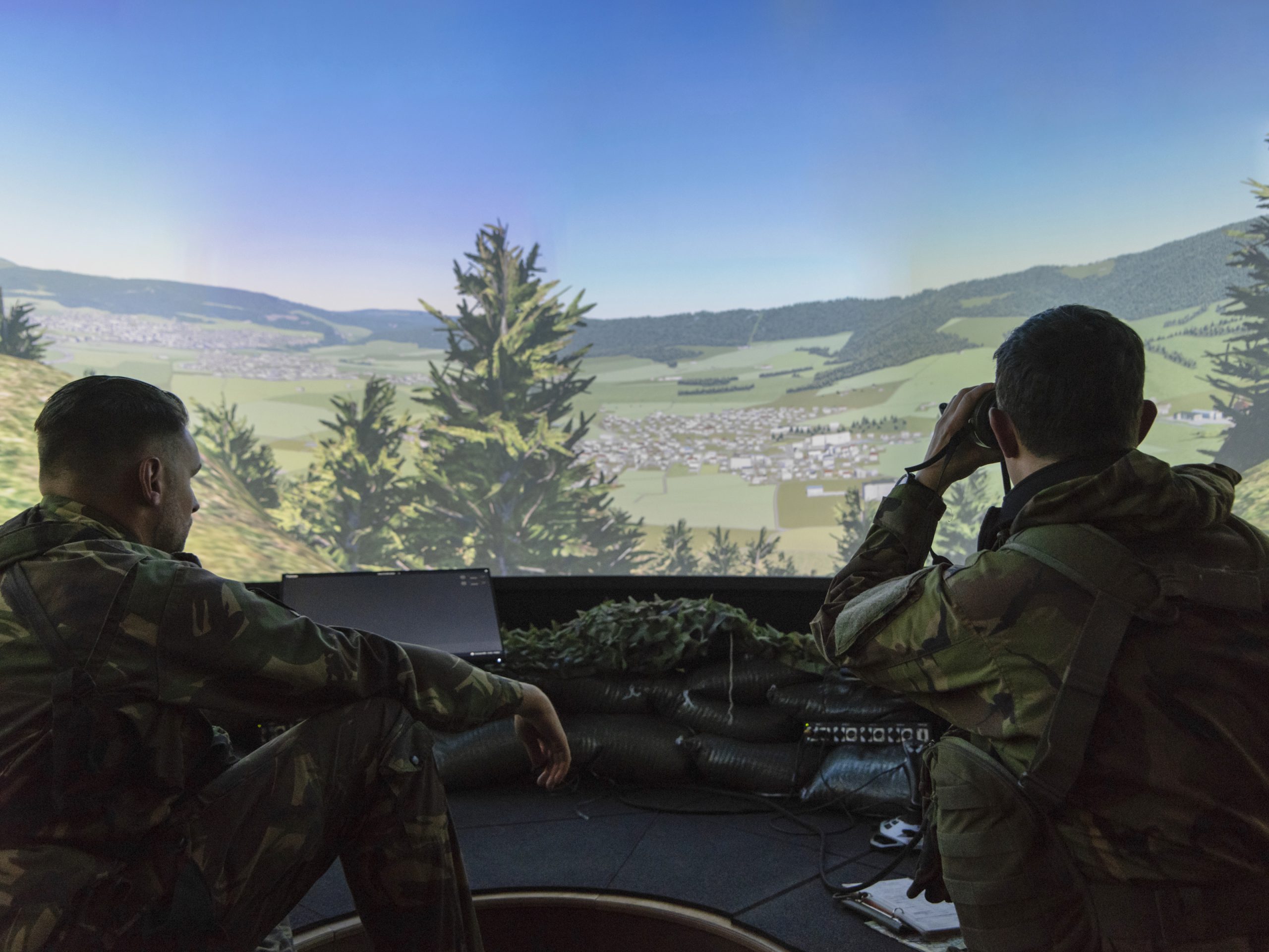 <p>The system presents a realistic battlespace arena using Bagira’s B-One Simulation and high-resolution 4M Dome display systems.</p>
